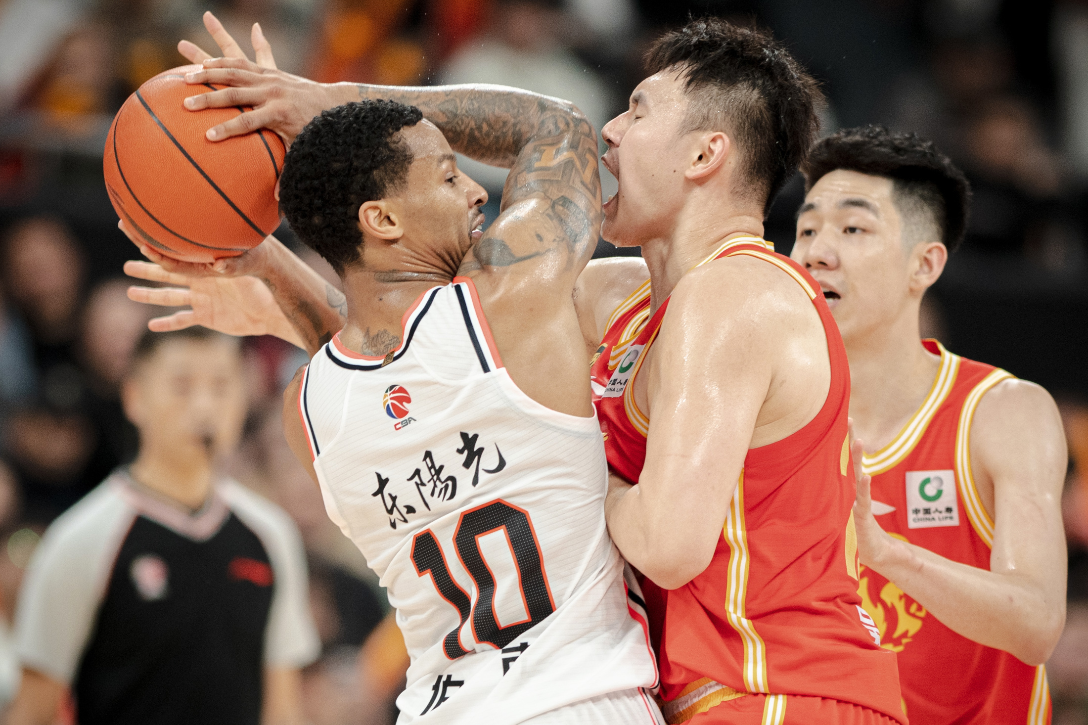 包含赛地聚焦：NBA总决赛关键战热度飙升，米兰奥林匹亚更衣室发声，球迷炸锅，更衣室氛围转暖的词条-球速平台