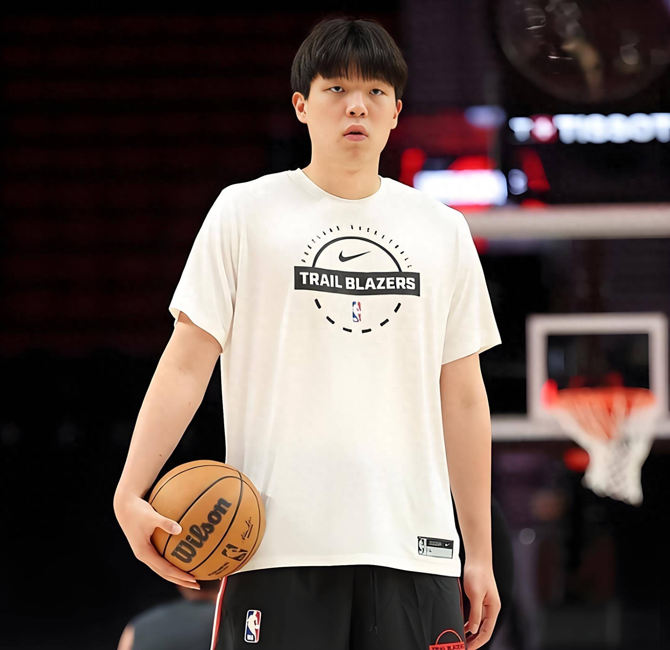 北京首钢训练开放日;赛后状态回暖引欢呼;CBA常规赛在即;资深球员宣示担当的简单介绍-球速平台