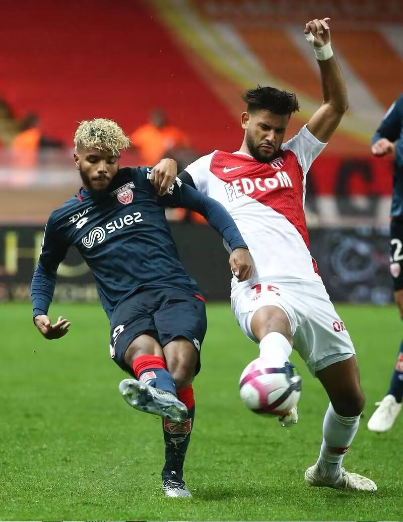 清晨体能课后；本菲卡官宣签约备战法甲；悬念犹存；年轻球员得到机会 -球速体育