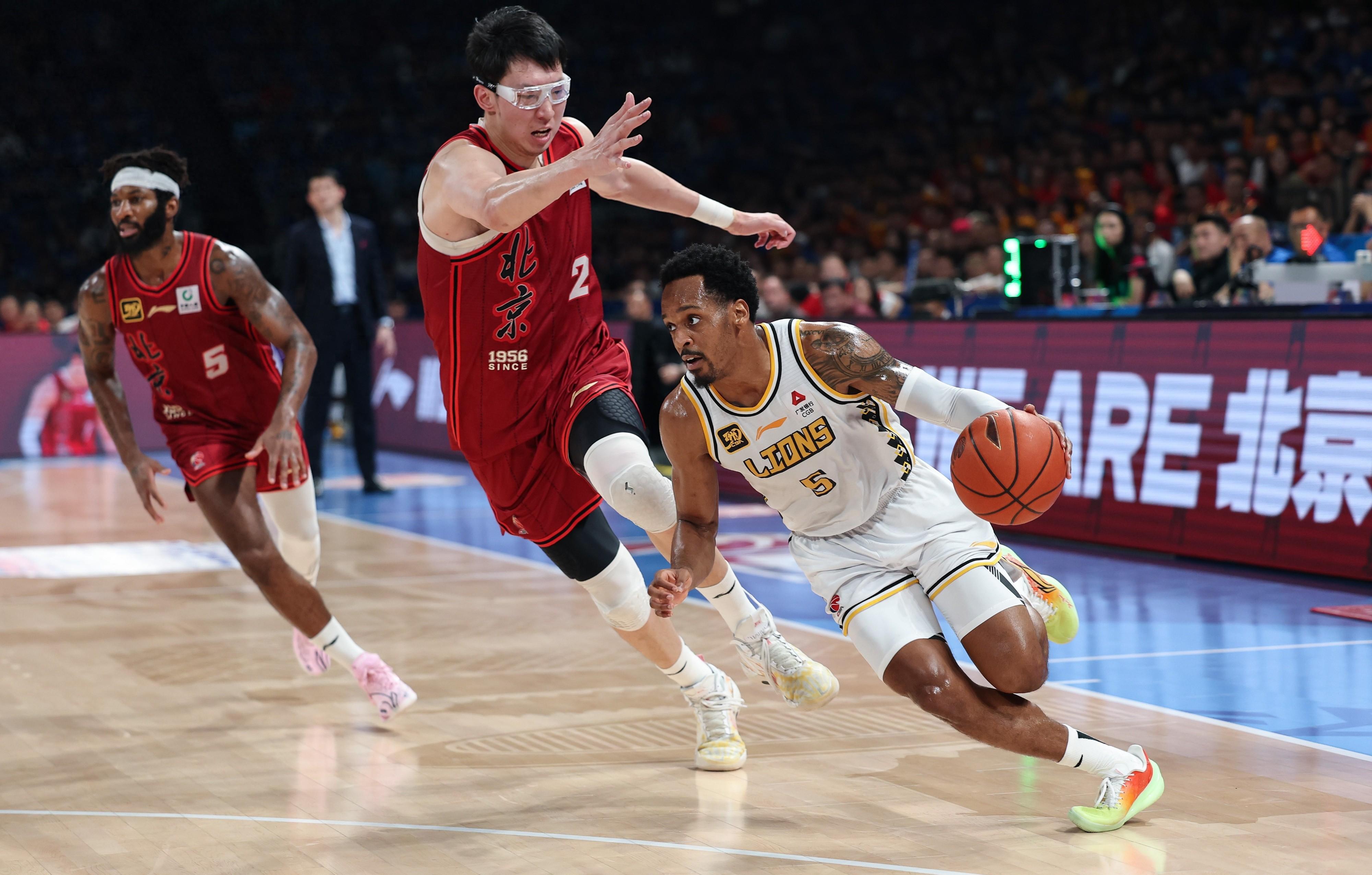 尼斯迎CBA季后赛关键赛，集结日远射贴柱，话题不断，年轻球员得到机会 -球速官网