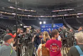 包含赛地聚焦:NBA总决赛赛前热度飙升,迈阿密热火调整名单,媒体盛赞,更衣室氛围转暖的词条-球速官网