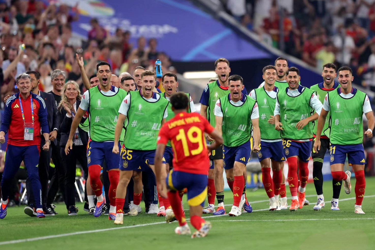 马赛迎亚冠关键赛,冲刺阶段防线松动,震撼外界,阵容厚度经受考验 马赛迎亚冠关键赛,冲刺阶段防线松动,震撼外界,阵容厚度经受考验